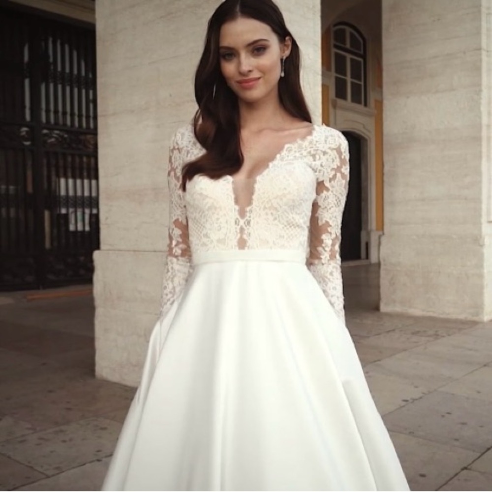 Eyelash Lace Wedding Dress - Picture 3 of 16